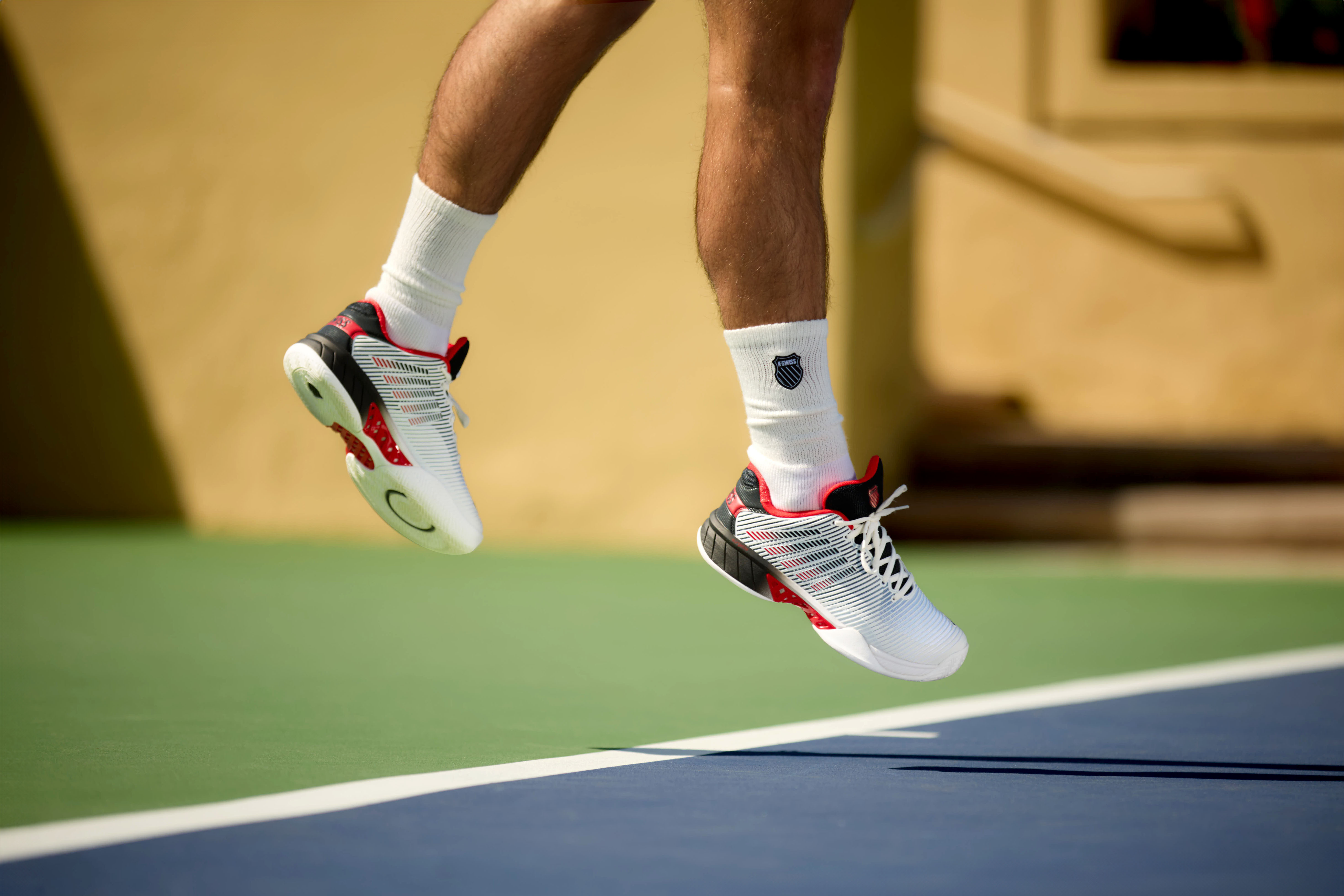 k-swiss hypercourt tennis trainers - men's tennis trainers on dark blue tennis court