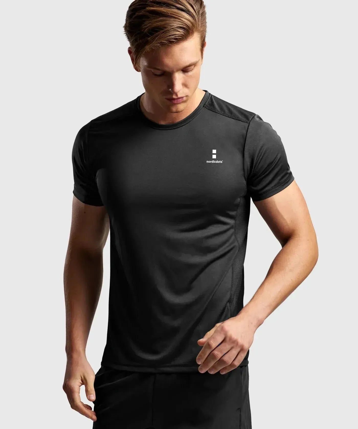 NORDICDOTS PERFORMANCE TEE BLACK - MEN'S